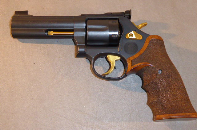Smith & Wesson Revolver Mod. 686- 6 ( 4“ ) „Club 30“. Kal. 357 Magnum. – Bild 2
