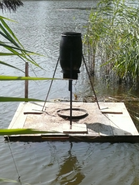 Futterautomat "DROP" für Schwarz- und Niederwild, Fasan, Enten – Bild 2