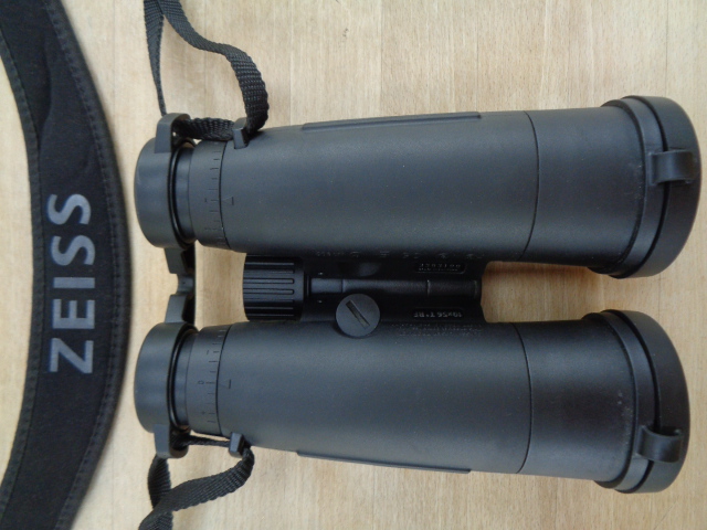 -Fernglas -ZEISS Victory 10x56 T* RF -Entfernungsmesser- Range Finder- u. Ballistic-Info-System – Bild 3