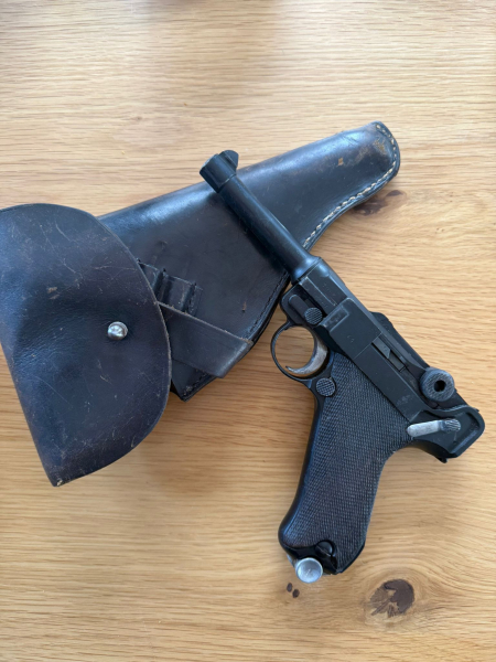 DWM Luger P08 mit Holster Gesamtansicht