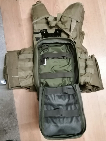 SOFTAIR KAMPFWESTE UND 4 MAGAZINE M4 – Bild 3