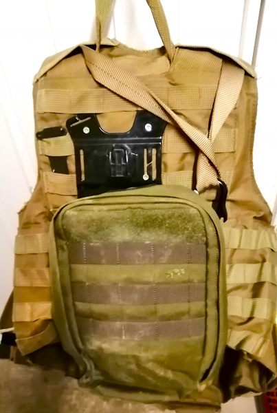 SOFTAIR KAMPFWESTE UND 4 MAGAZINE M4 – Bild 2