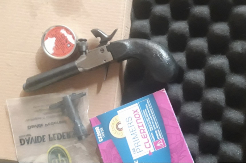 Derringer Pedersoli Liegi Deringer cal.44 mit Indoorpiston und viel Zubehör – Bild 2