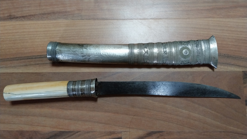 Antikes altes daha Messer aus Südostasien mit Griff aus Elfenbein die Scheide aus Silber. – obrázek 2