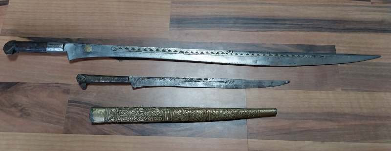 Historisches Flyssa-Schwert und ein passendes Flyssa-Messer. – Bild 5