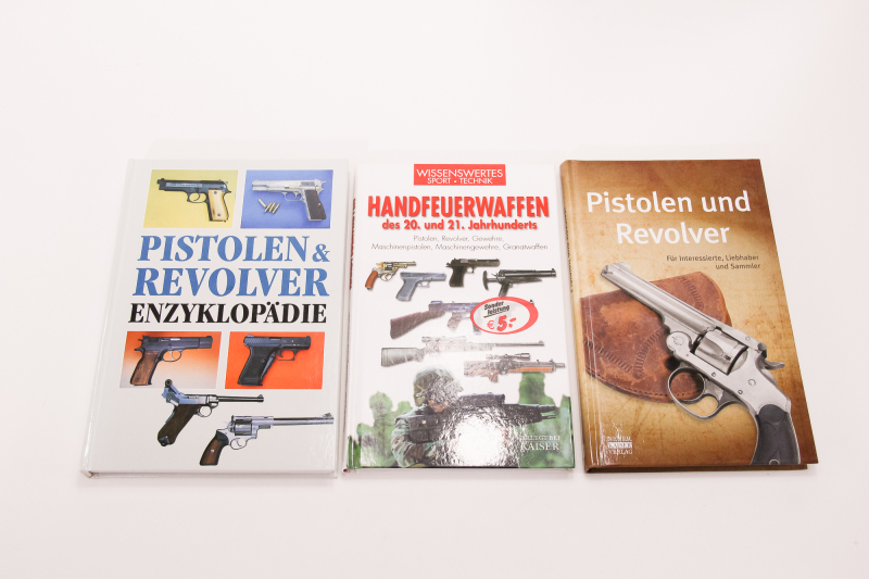 Konvolut 7x Bücher über Waffen – billede 2