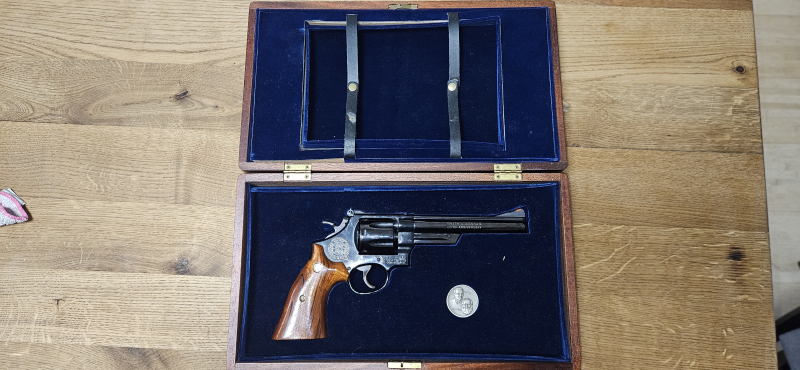 Smith & Wesson 125th Anniversary Commemorative 1852–1977 – Cal. .45 Colt – Ungeschossen – Komplet – Bild 2