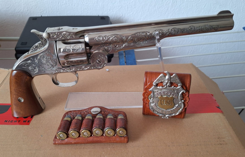 Deko Western Revolver mit Gravur+U.S. Marshal Badge+Dummy-Patronen – Bild 2