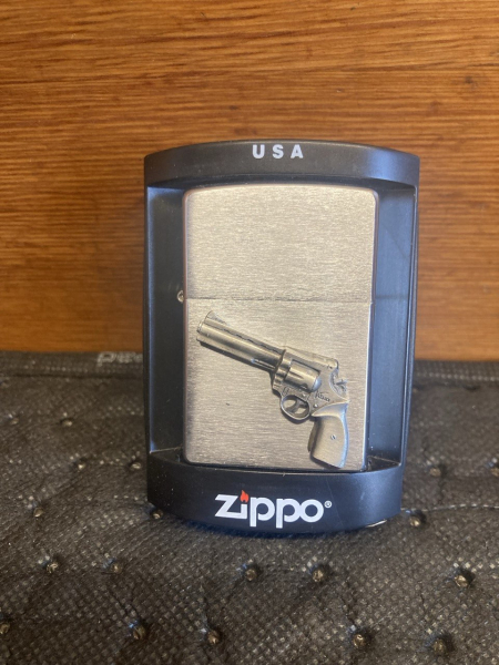 Zippo Feuerzeug mit Korth Revolver Ansteckpin – billede 2