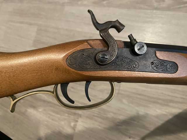 führiges Vorderlader Hawken Rifle .32, Achtkant-Lauf, klasse Zustand – Bild 3