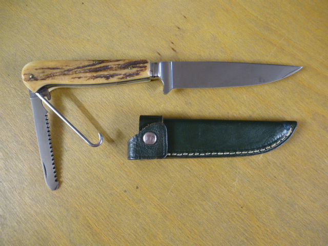 Hubertus - Nicker - Jagd - Messer mit Säge und Entenhaken - Griff aus Hirschhorn - Lederscheide – Bild 2