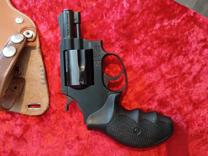 Arminius HW 37 9mm PAK Revolver mit Compat Griff und Lederholzter – afbeelding 2