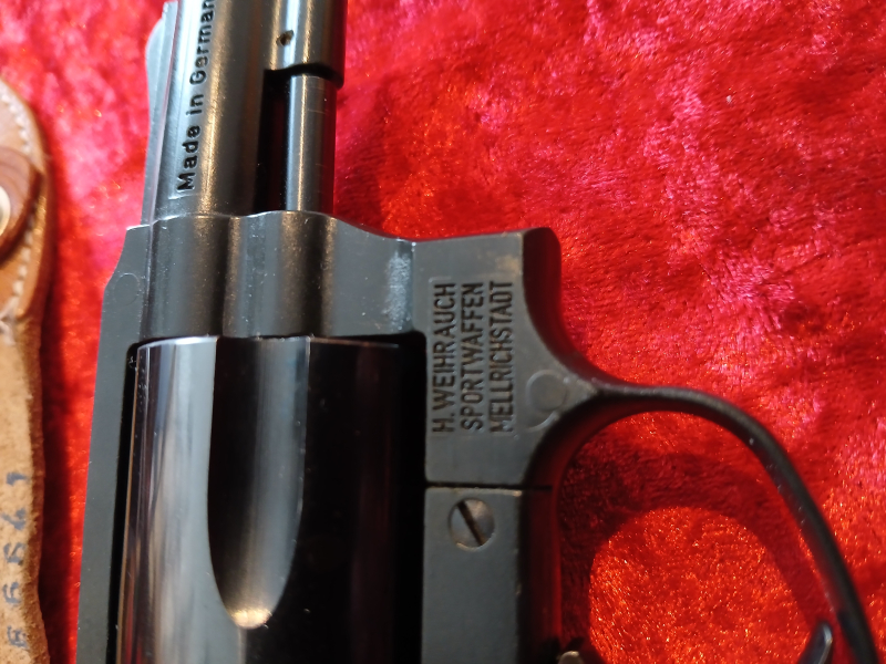 Arminius HW 37 9mm PAK Revolver mit Compat Griff und Lederholzter – afbeelding 3