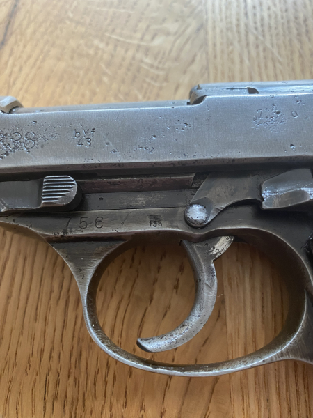 Walther P38 – frühe Wehrmachtsfertigung – WaA135 – nummerngleich – mit Holster – Bild 4
