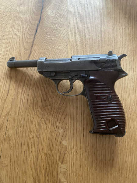 Walther P38 – frühe Wehrmachtsfertigung – WaA135 – nummerngleich – mit Holster – Bild 2