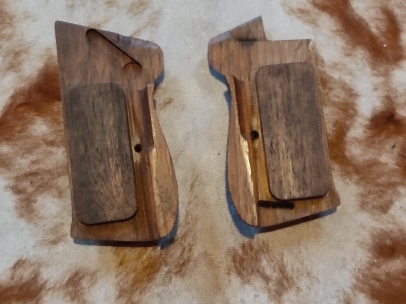 SIG P210 P49 Griffschalen – Bild 2