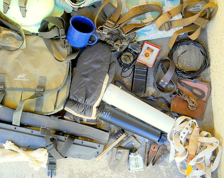 === gr. Militaria/Outdoor-KONVOLUT - Nato Ostblock CH-Armee Bundeswehr DDR NVA - u.a. Zbh. AK47 G3 = – Bild 4
