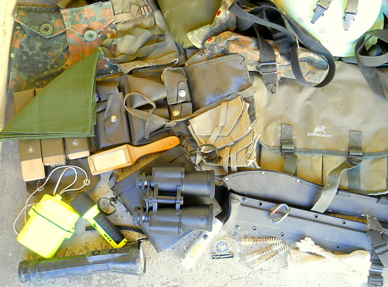 === gr. Militaria/Outdoor-KONVOLUT - Nato Ostblock CH-Armee Bundeswehr DDR NVA - u.a. Zbh. AK47 G3 = – Bild 2