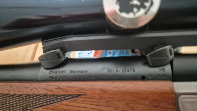 Reptierbüchse Blaser R93 Kal. 9,3x64 mit Optiken – Bild 3