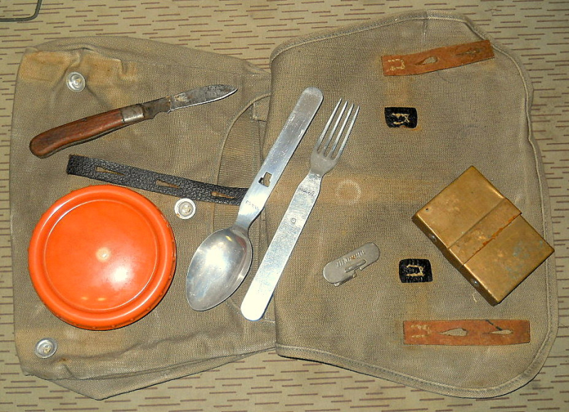 === Konvolut Brotbeutel Kupfer-Klappkocher Kochgeschirr Feldflasche usw. frühe DDR Kampfgruppe NVA = – Bild 2