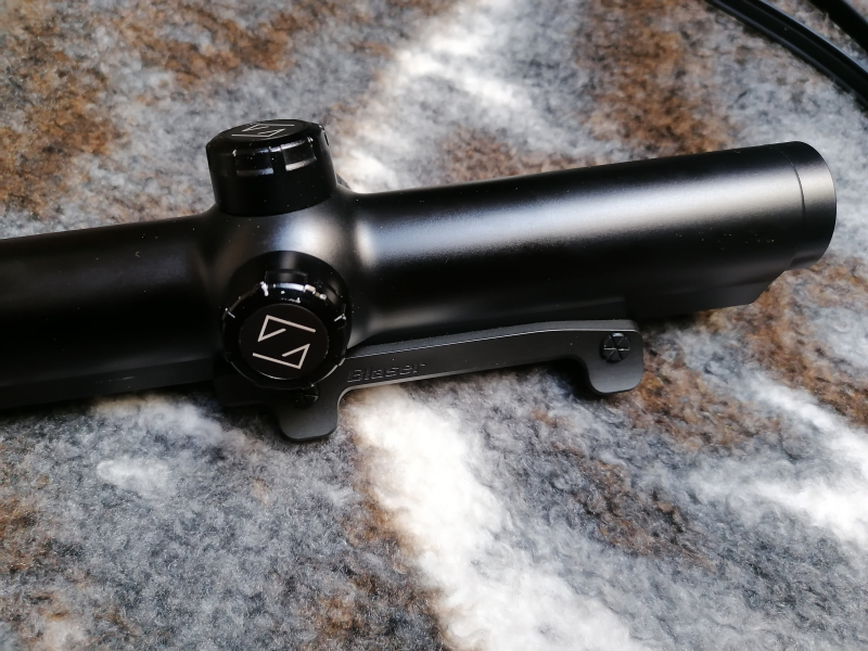 Zeiss HT 1,1-4x24, Blaser Sattelmontage – Bild 3