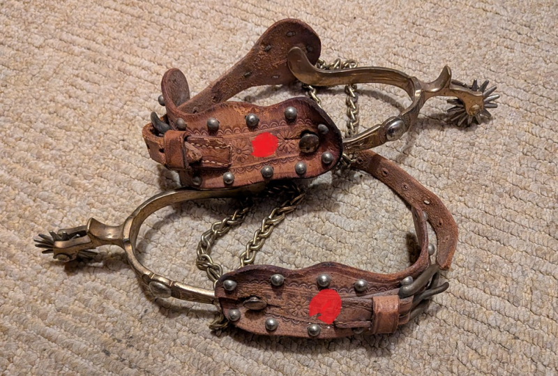 FÜR SAMMLER - ANTIKE COWBOYSPOREN MIT DAZUGEHÖRIGEN RIEMEN – Bild 3
