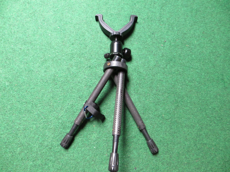 Dreibein Gewehr-Auflage aus Hochglanz-Carbon mit Spiks und Gummikappe – Bild 3
