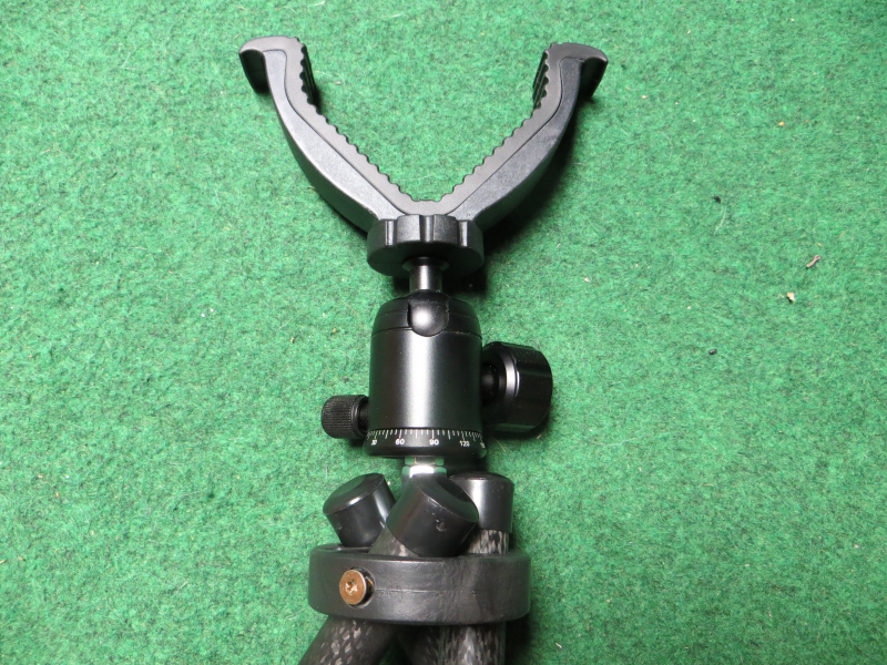 Dreibein Gewehr-Auflage aus Hochglanz-Carbon mit Spiks und Gummikappe – Bild 4