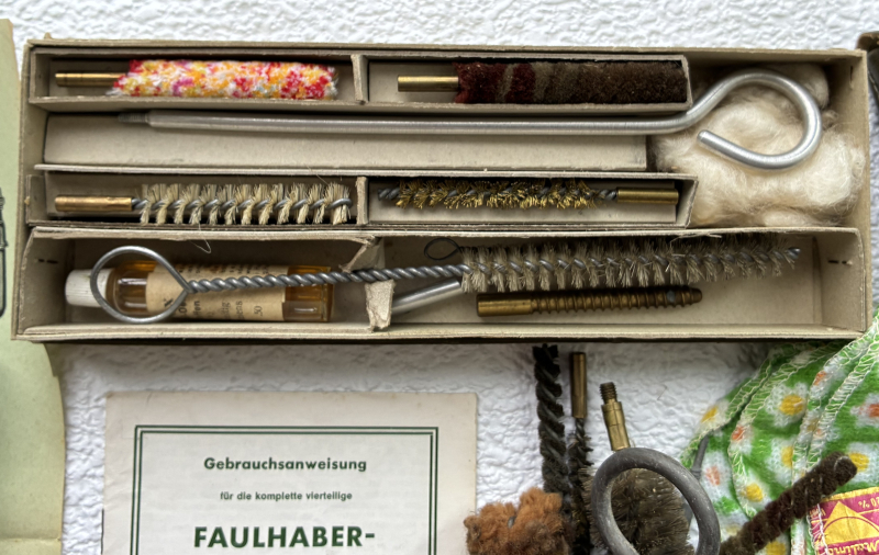 Konvolut Allerlei (Jagdhorn, Wildlocker, Waffenpflege) – Bild 2