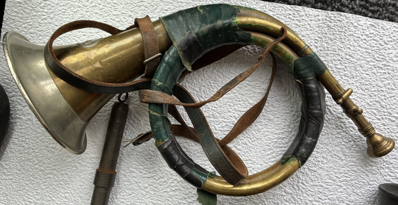 Konvolut Allerlei (Jagdhorn, Wildlocker, Waffenpflege) – Bild 3