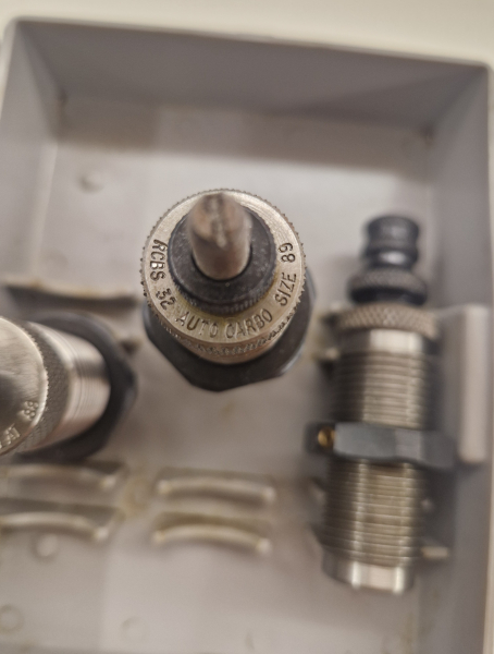 RCBS MATRITZEN 3-DIE CARBIDE SET .32 AUTO – immagine 4
