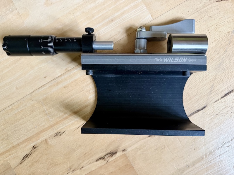 L.E. Wilson Case Trimmer Hülsentrimmer Mikrometer + Ständer + Power Adapter + VLD Fräskopf – Bild 2