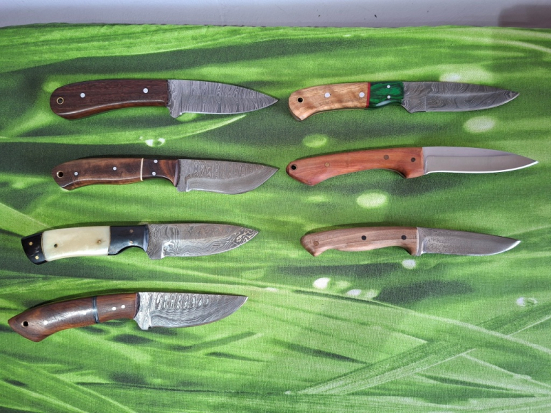 Konvolut von 7 handgefertigten Jagdmesser – Bild 2