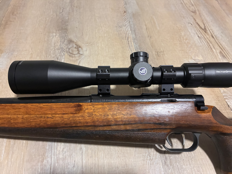 Anschütz Modell 1432 .22 Hornet mit Vector Optics Everest 3-18x50 – Bild 3