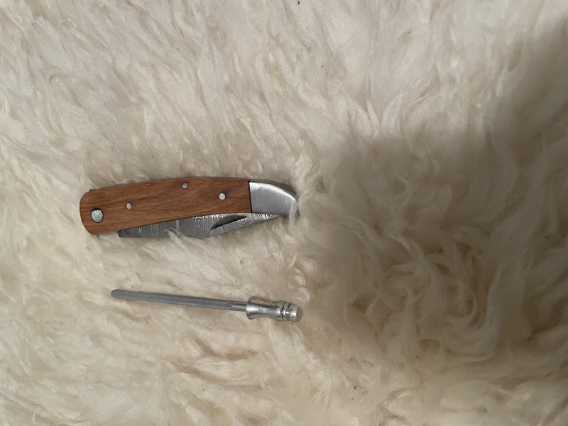 Damast Taschenmesser mit Schärfstab – 4. kép