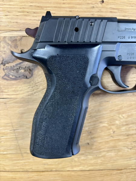 Pistole Sig Sauer P226 / X-Five - 9mmLuger - Inkl. 2 Magazinen, Holster und Ersatzteil Kit – Bild 4