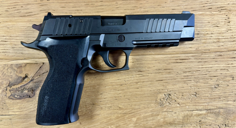 Pistole Sig Sauer P226 / X-Five - 9mmLuger - Inkl. 2 Magazinen, Holster und Ersatzteil Kit – Bild 3