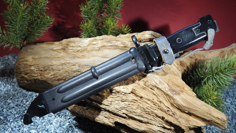 Sammlerstück ! Bajonett / Kampfmesser M1946 NVA für AK47 Kalashnikov ! Nummerngleich ! TOP ! – Bild 3