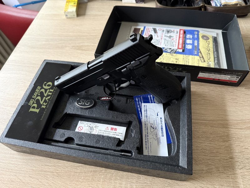 Full Set Sig Sauer P226 mit Originalmarkings von Tokyo Marui - neu und OVP – billede 2
