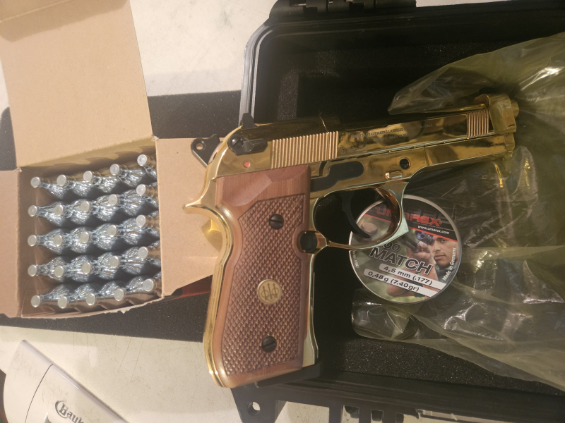 Beretta 92FS Gold mit Holzgriffschalen Zubehöhr und Koffer – Bild 3