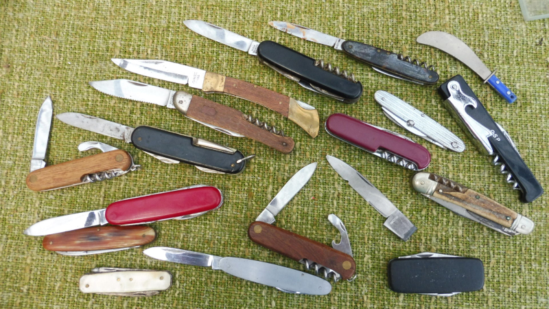 Konvolut 12 verschieden Taschenmesser*+ Kellnermesser***************anschauen kostet nichts – pilt 1