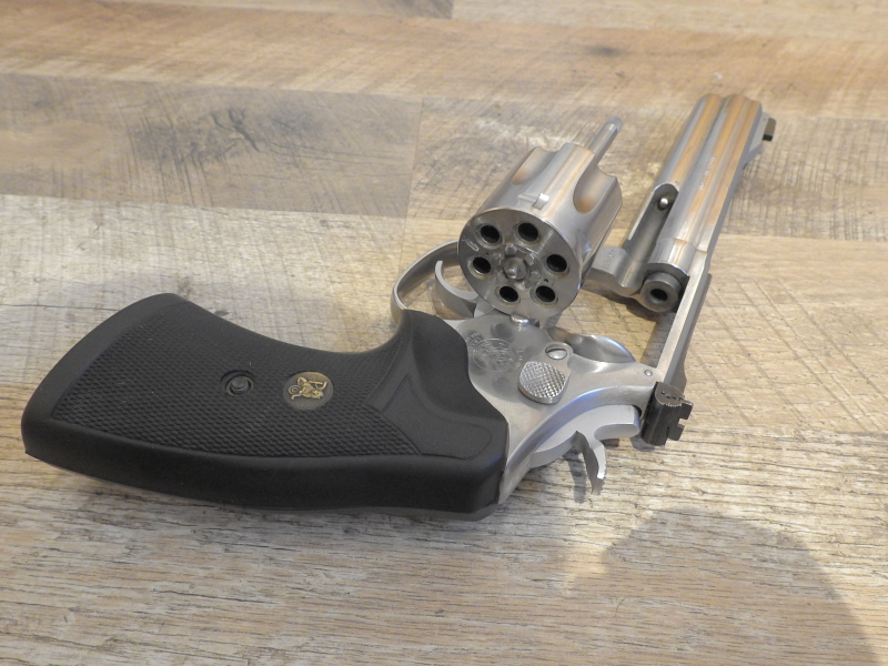 Revolver Smith & Wesson Model 617 Kal. .22lr. – 3. kép