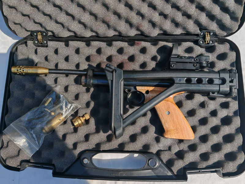 Crosman 2240 CUSTOM Carbine 5,5mm CO2 | Längerer Lauf | Holz-Sportgriffe | Klappschaft & Koffer – Bild 2