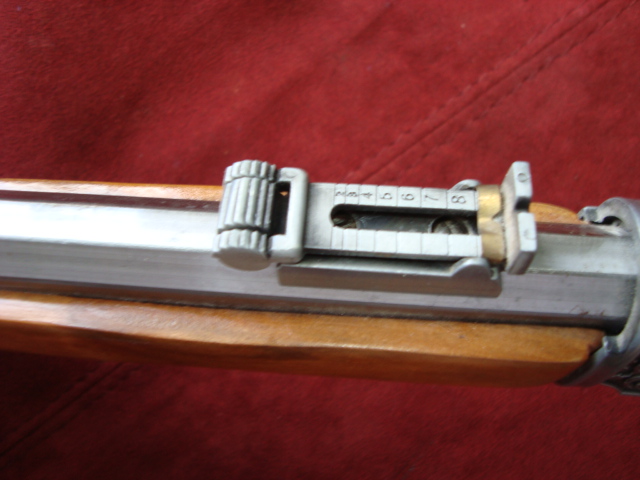 Winchester Mod. 1873 und Colt Revolver Deko – Bild 5