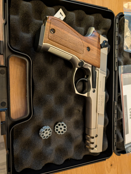 Walther CP 88 Nickel mit extra Holzgriffschalen und 2 Trommelmagazine – Bild 3