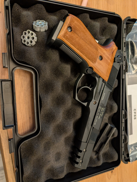 Walther CP 88 Competition black mit extra Holzgriffschalen und 2 Trommelmagazine – kuva 2