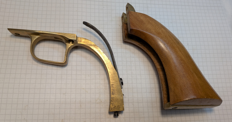 Revolvergriff mit Messingrahmen – obrázek 1
