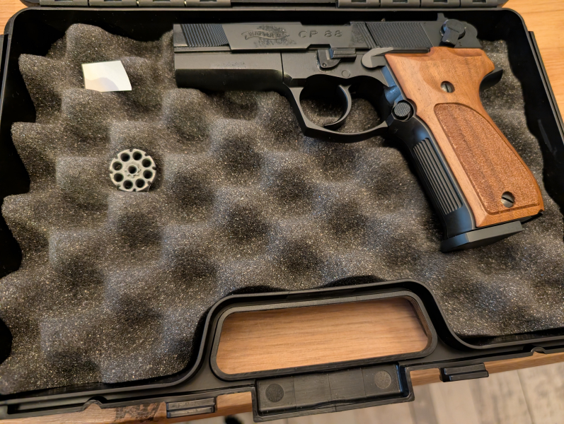 Walther CP 88 black mit extra Holzgriffschalen und 2 Trommelmagazine – Bild 1