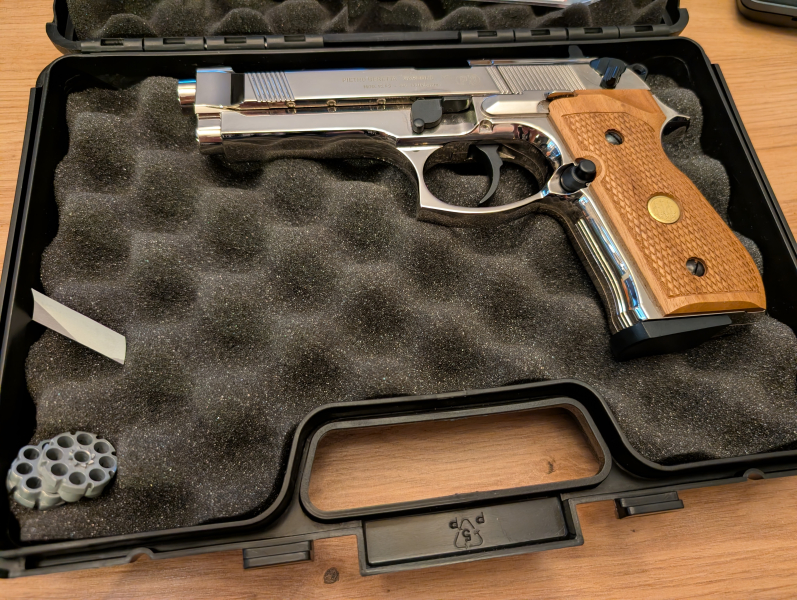 Beretta M 92 FS polished chrome mit Holzgriffschalen extra plus 2T rommelmagazine – Bild 2