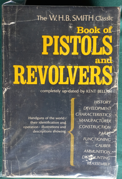 BOOK OF PISTOLS AND REVOLVERS – Bild 1